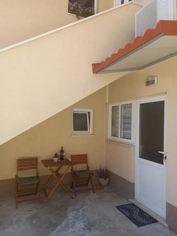 شقة Apartman Maja Kaštela 0*,